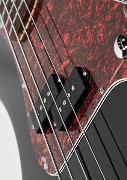 Фото Бас-гитара Voltone BB-04 Black